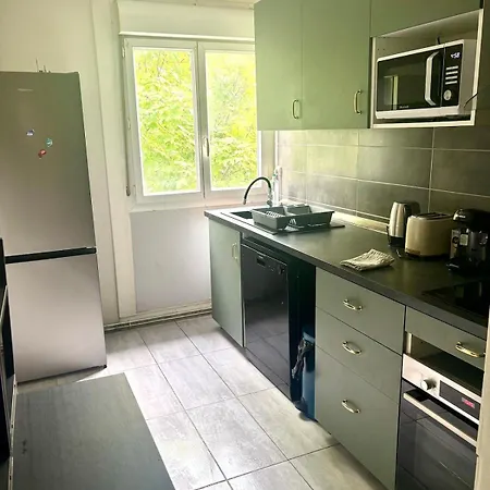 Daire Renovated 3-bedroom Near Utt *